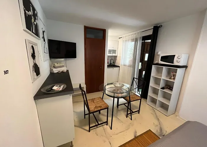 Mini Budget Apartment
